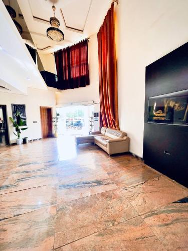 De New Dawn DND Hotel And Lounge