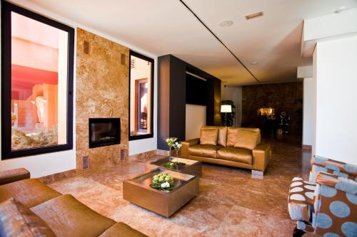 Előcsarnok, Hotel & Winery Señorío de Nevada in Villamena