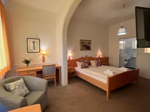 1 queen bed