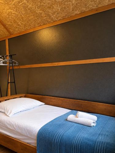 3 double beds