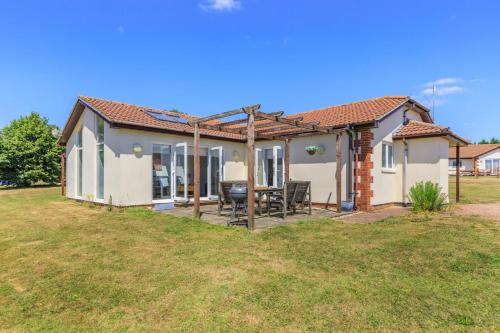 2 Bed in Weston oc-t32248