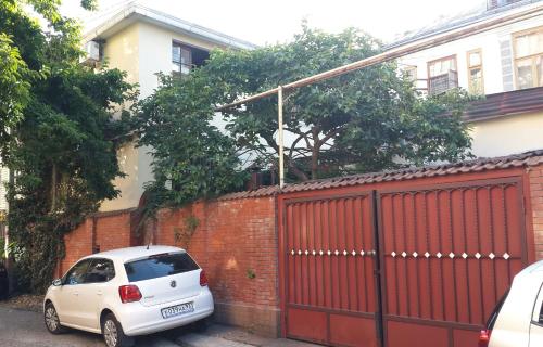 Guest house on Griboyedova 3