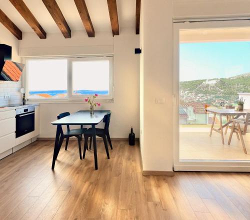 hvarforfriends Architect Loft with Sea View and Parking 3