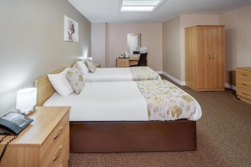 2 twin beds