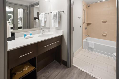 2 bedrooms, 4 beds