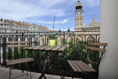 Synagogue Dream Home in The Center - image 6