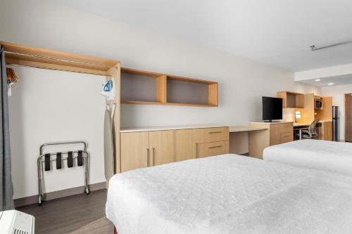 1 queen bed