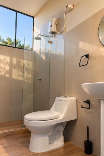 Casa amplia con Piscina y estacionamiento