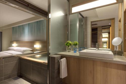 Room, premium, garden view