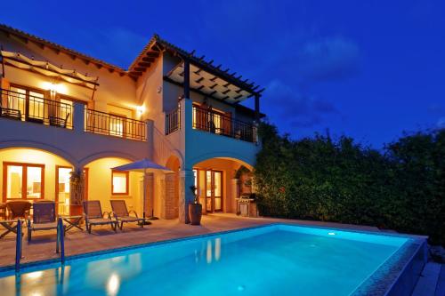 . 2 bedroom Villa Iremos with private pool and sea views, Aphrodite Hills Resort