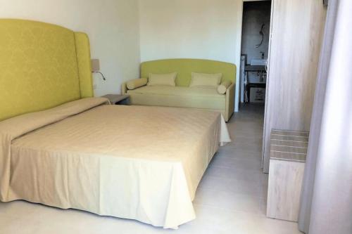 1 queen bed, 1 sofa bed