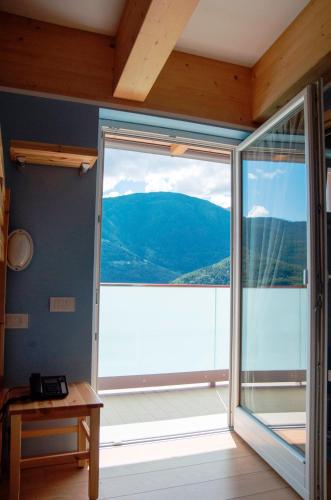 Hostel L'Ost - Ostello di Grumes Room Type - Triple Room with View