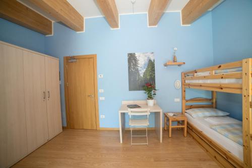 Hostel L'Ost - Ostello di Grumes Room Type - Quadruple Room with Balcony
