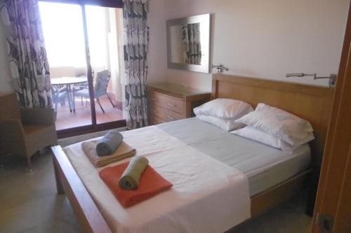 One-Bedroom Apartment image 4