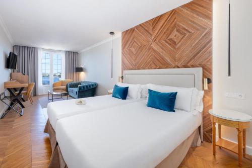 2 twin beds