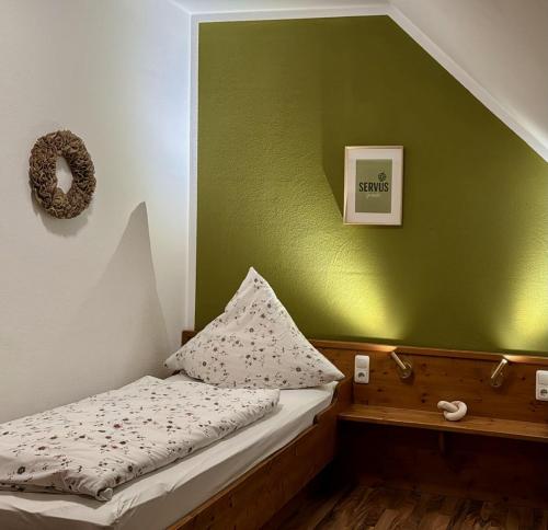 2 twin beds