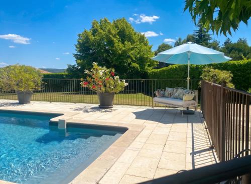 Villa spacieuse proche de Marseille avec jardin et piscine privée - Location, gîte - La Tour-d'Aigues