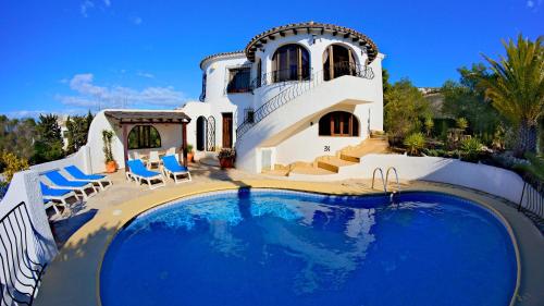 La Madrugada - Luxury Moraira Villa With Sea Views and Private Heated Pool