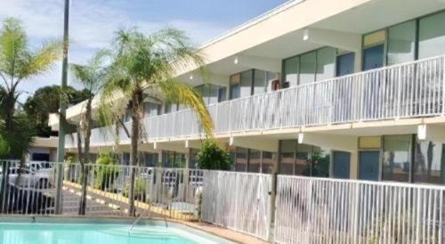 America's Best Inn Lakeland 4