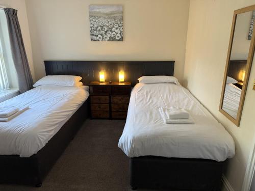 2 twin beds