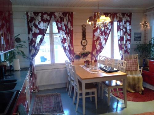 Kitchen, Paratiisi Villat in Larsmo