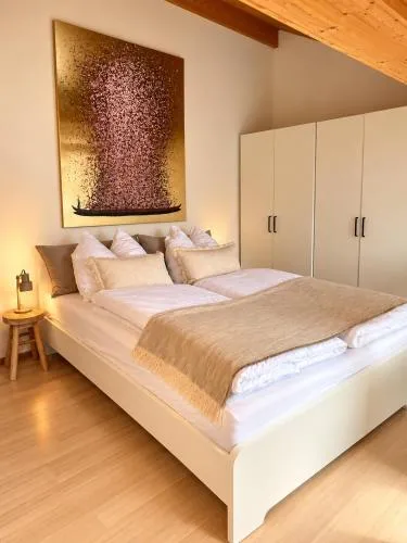 Architect-Apartments Atelier 42qm, Küche und Bad in Miesbach, Deutschland