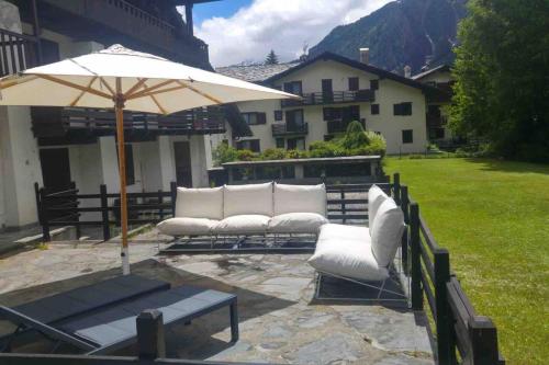 Courmayeur 2BR Terrace Mont Blanc View & Parking