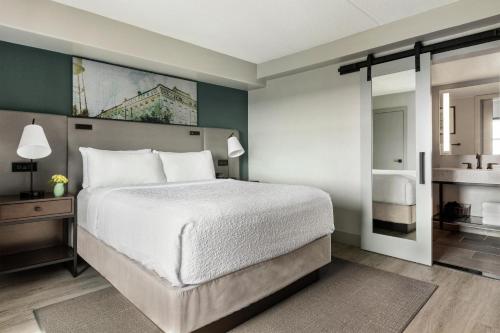 1 queen bed
