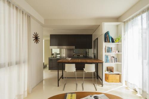 Designers Penthouse with Roof Garden - AC