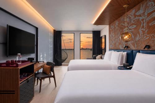 2 queen beds