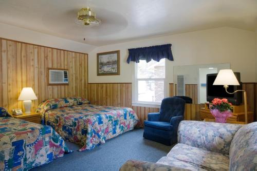 Lazy J Ranch Motel - image 4