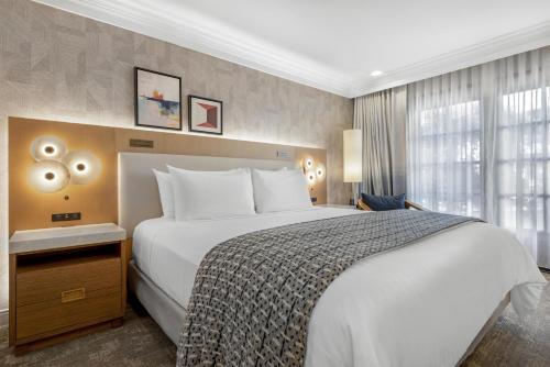 Best Western Plus Sunset Plaza Hotel