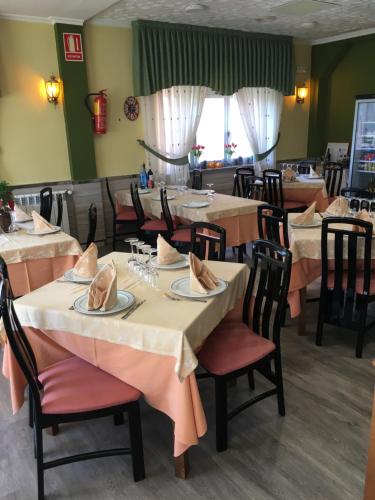 Hotel Garcas near สนามบินซานติอาโก เด กอมโปสเตลา