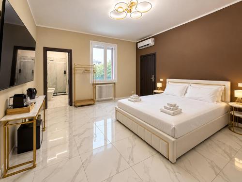 Aldini Central Room