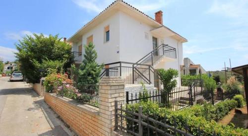 House Paulina 1214 