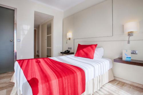 Grupotel Montecarlo Grupotel Montecarlo is perfectly located for both business and leisure guests in Majorca. The property features a wide range of facilities to make your stay a pleasant experience. Service-minded staff