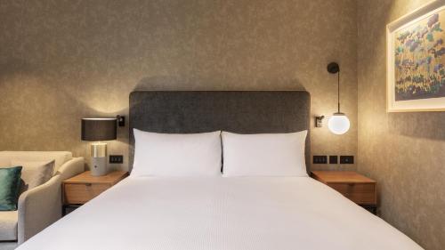 1 king bed, 1 sofa bed