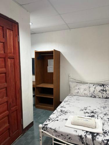 1 queen bed
