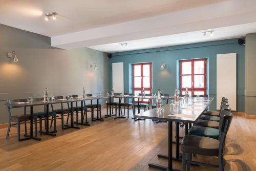 Hôtel Aux Vieux Remparts, The Originals Relais