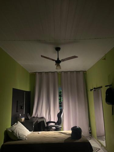 Quarto privado com banheiro cozinha compartilhada