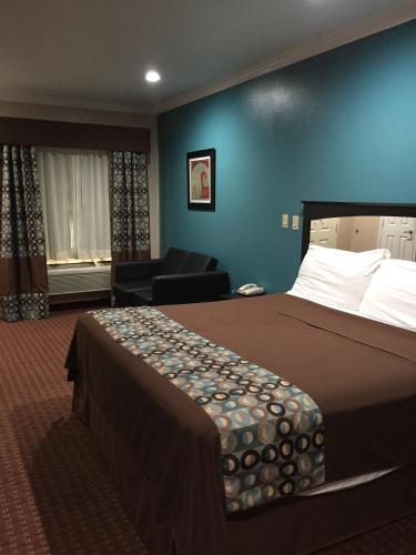 Deluxe King Suite