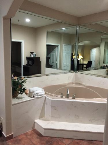 King Suite with Spa Bath