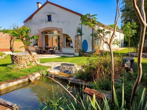 Maison chaleureuse proche de Montluçon avec un grand jardin gîte à louer Cougour Petit