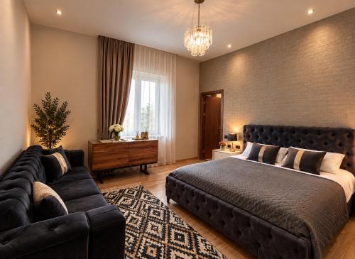 1 king bed, 1 sofa bed