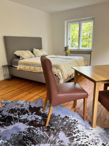 Bright Room with Gym & Balcony near Westpark