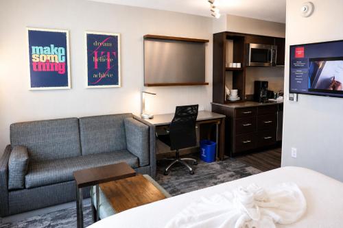 1 king bed, 1 sofa bed