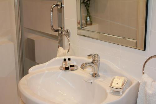 Lisbon Downtown Inn - image 4