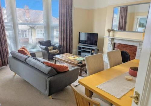 Large, central Southsea 3 bed apartment- 7 minutes walk to sea 2