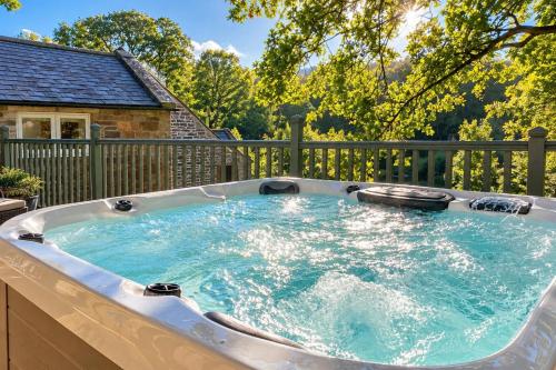 Mill House Cottage, on a Fishing Park near Brampton with hot tub gîte à louer Lanercost Priory - Priors Tower