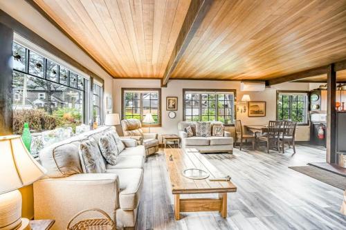 2 bedrooms, 6 beds